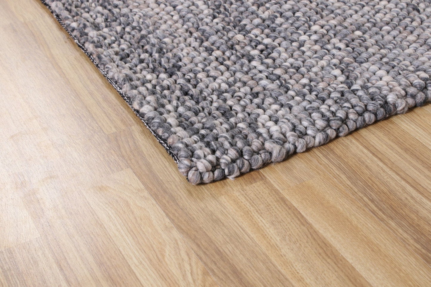 Bubbel - mörkgrå - Designmatta.se