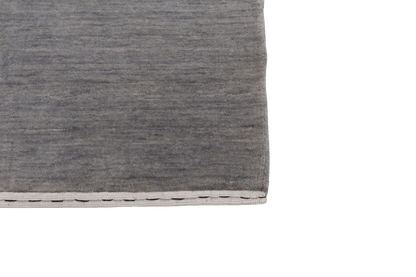 Melerad grå i tidlös enkelhet - Designmatta.se