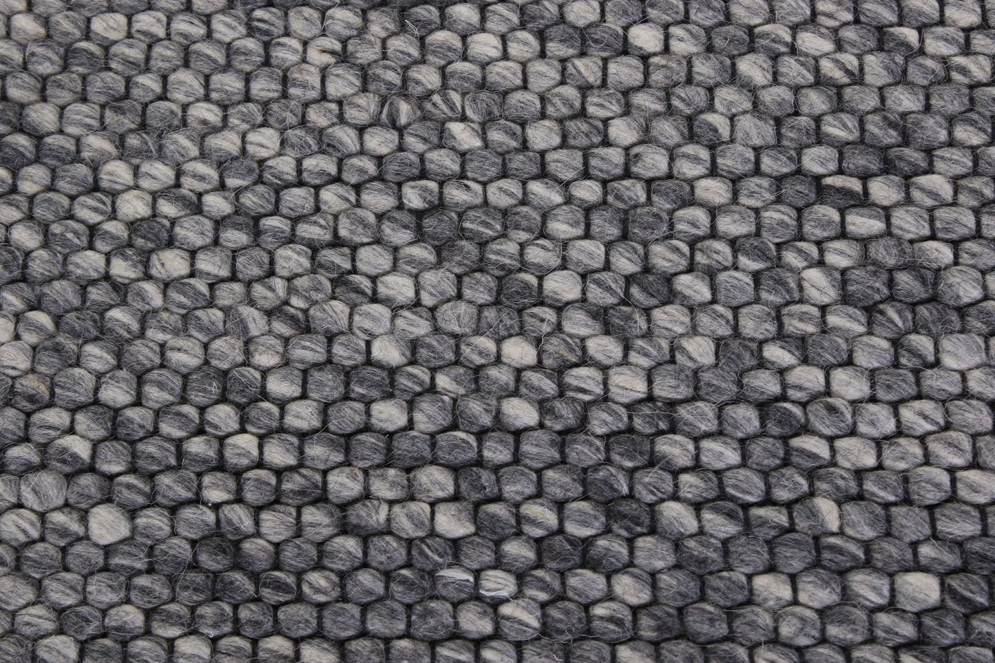 Diamond - Mörkgrå - Designmatta.se