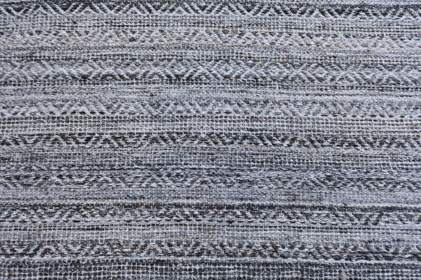 Röllakan Tradition - svart - Designmatta.se