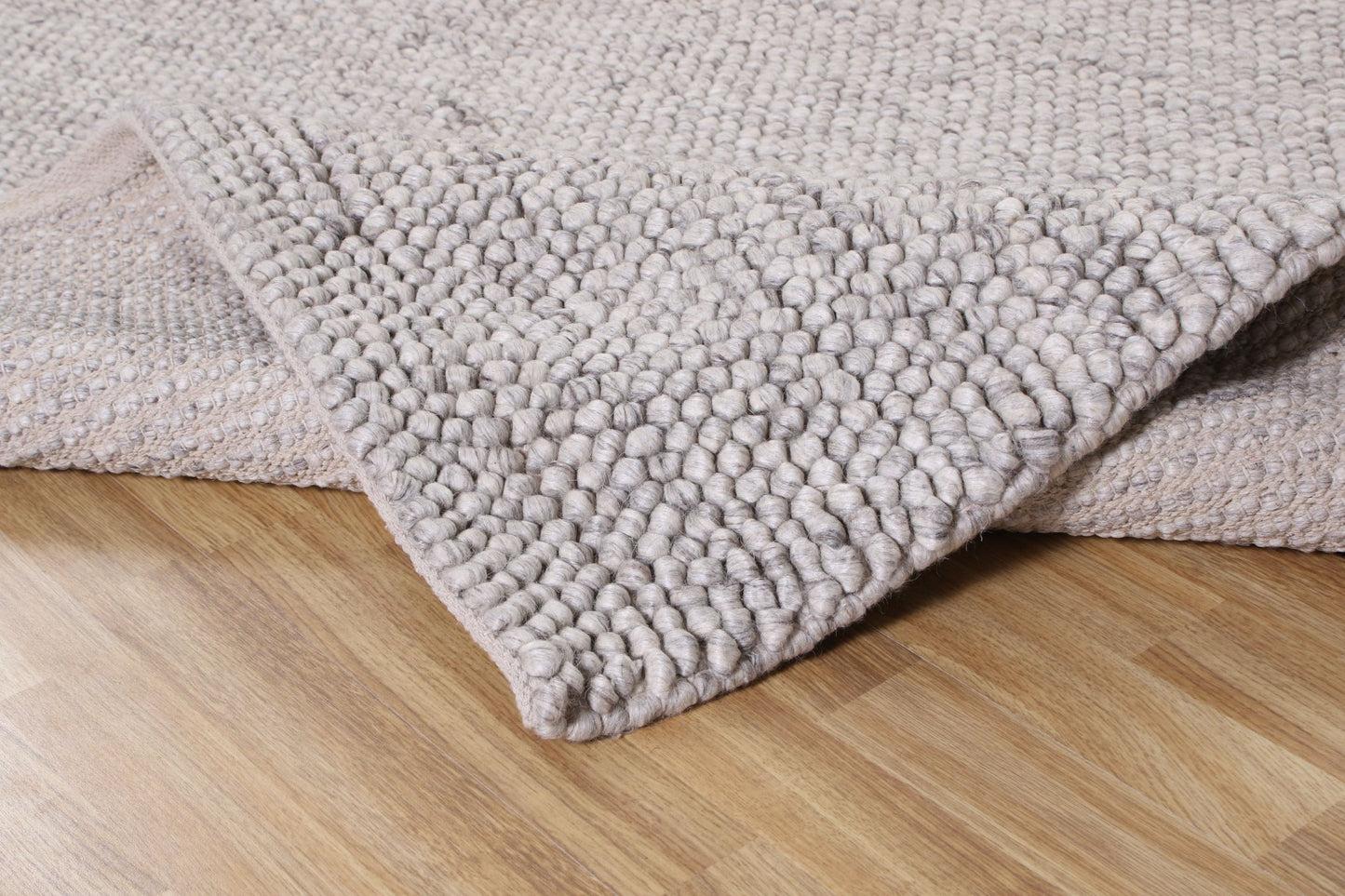 Bubbel - ljus grå - Designmatta.se