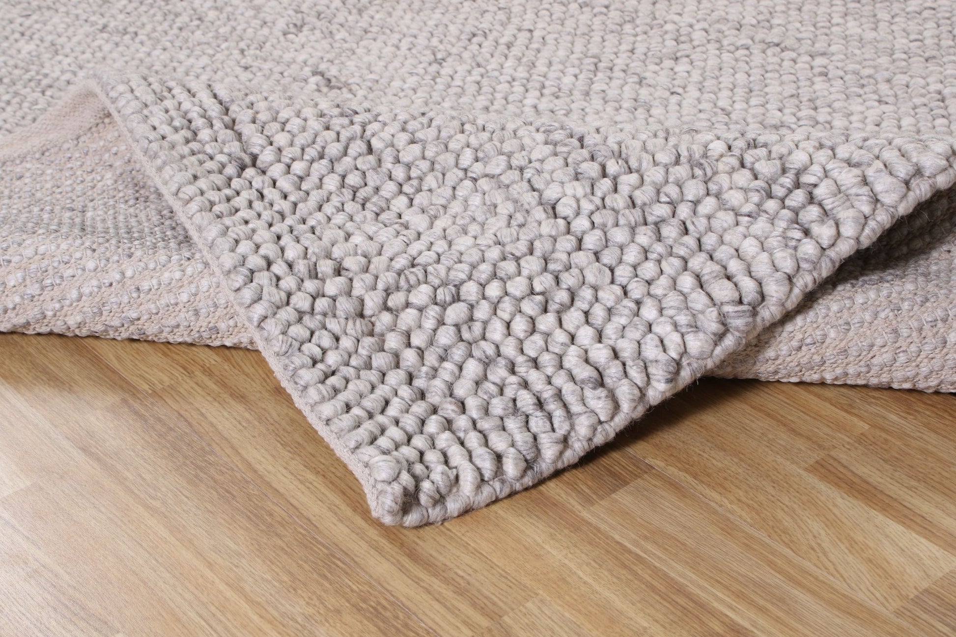 Bubbel - ljus grå - Designmatta.se