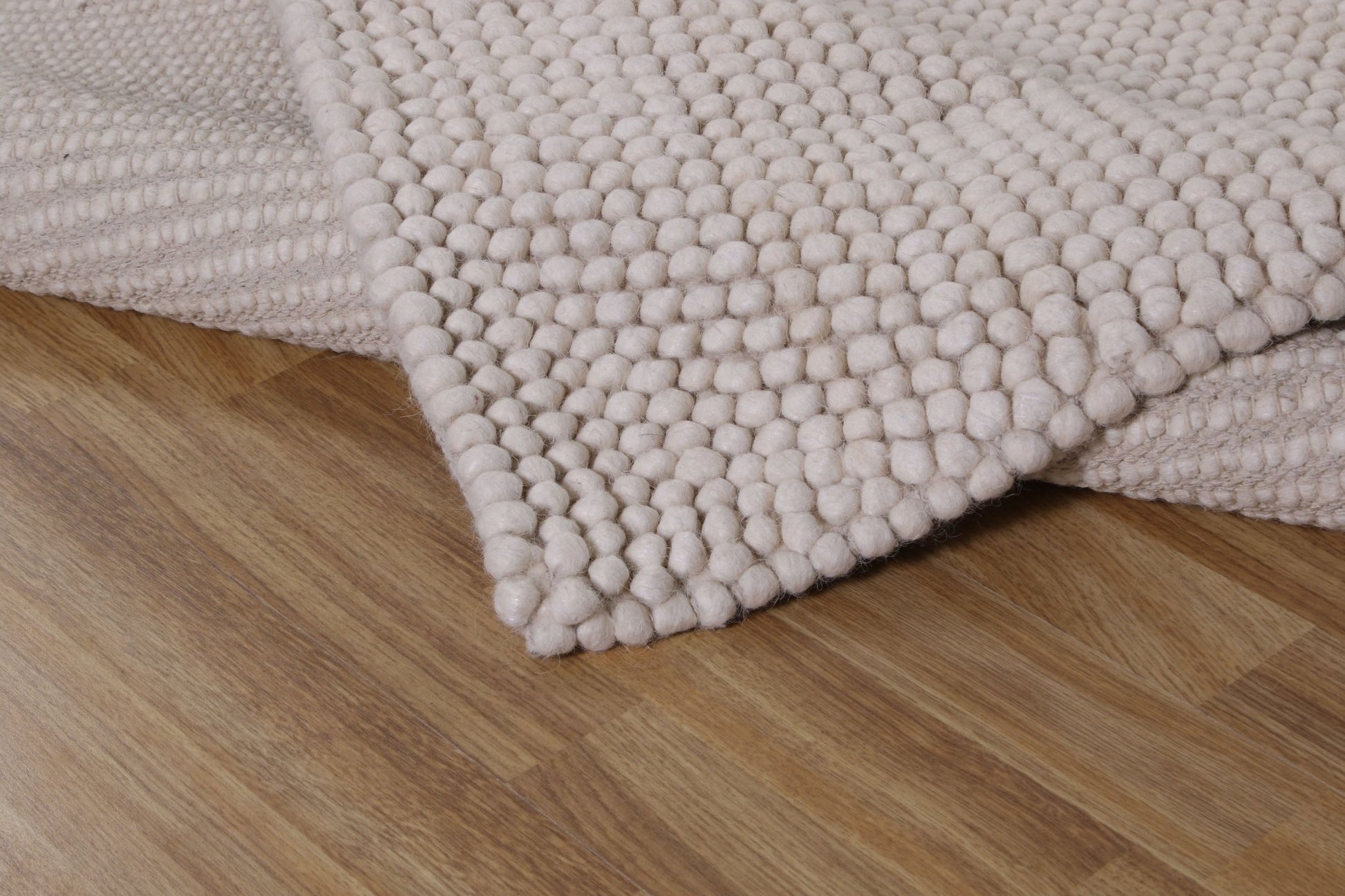 Bubbel - vit - Designmatta.se